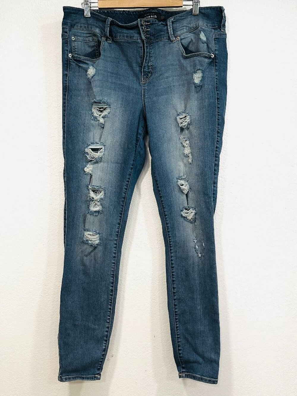 Torrid Jegging Jeans Distressed Holes Rips Stretch Med Wash W38xL32 Size 20 XT